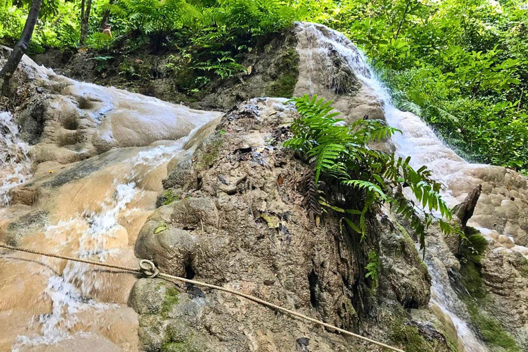 Desfrute da Cachoeira Sticky e do Parque Nacional Chet Si Fountain