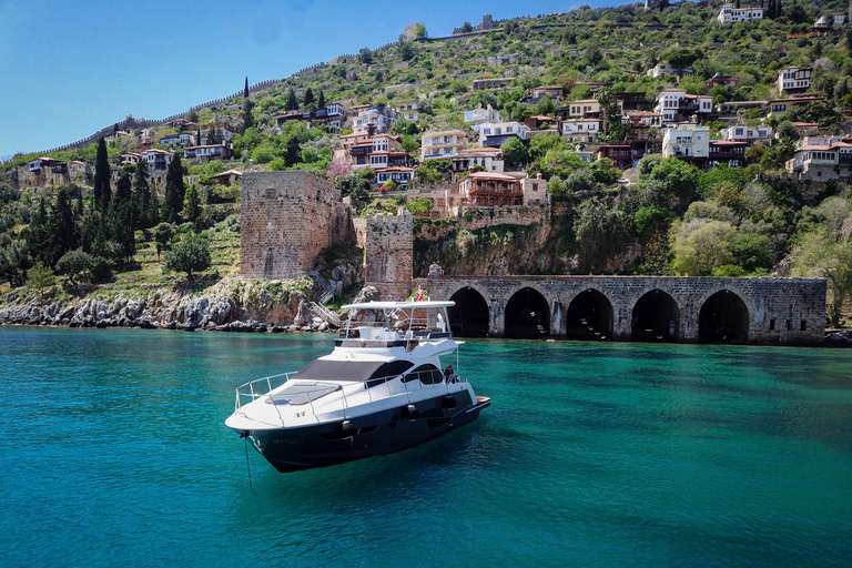 Alanya : visite privée en yacht pour les jours spéciauxSeulement la visite culinaire, pas de transfert, pas de nourriture, pas de boissons.