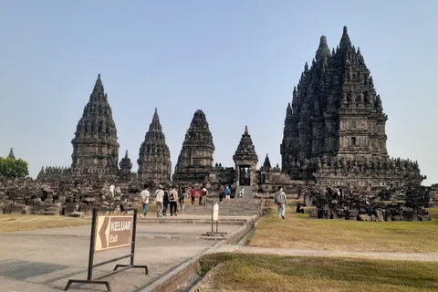 Sunset at Prambanan & Including Ticket Ramayana Ballet Show