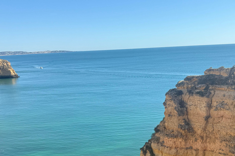 Benagil : Visite guidée en kayak à l&#039;intérieur des grottes et Praia da Marinha.