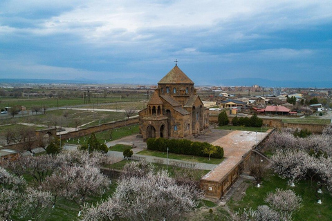 埃里温：埃奇米阿钦、赫里普西美、加扬和兹瓦尔特诺茨之旅Yerevan: Echmiadzin, Hripsime, Gayane &amp; Zvartnots Tour
