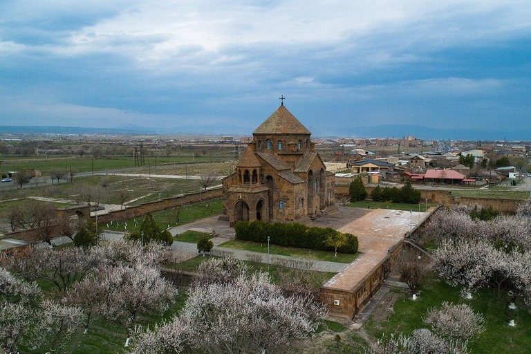 埃里温：埃奇米阿钦、赫里普西美、加扬和兹瓦尔特诺茨之旅Yerevan: Echmiadzin, Hripsime, Gayane &amp; Zvartnots Tour