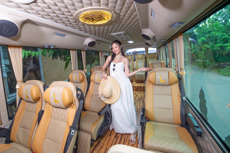 Bangkok: Floating Market & Train Tour with Michelin & Pickup