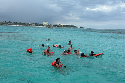 Private Catamaran with Open Bar and Dominican Meal