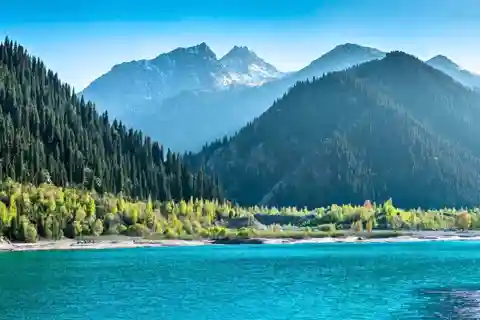 Almaty: Issyk-See, Bären-Wasserfälle & Goldener-Mann-Museum-Tour