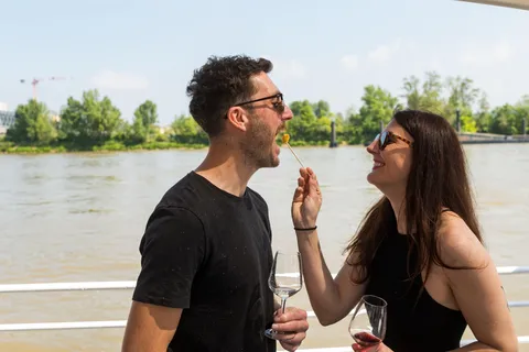 Bordeaux : visite du marché fermier et croisière gastronomique