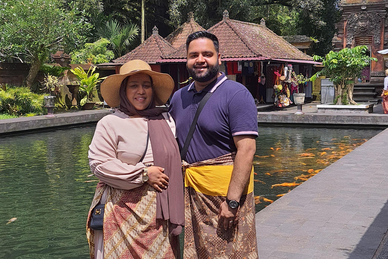 乌布猴林、梯田、秋千、寺庙和瀑布乌布猴林、水稻梯田、秋千、寺庙和瀑布