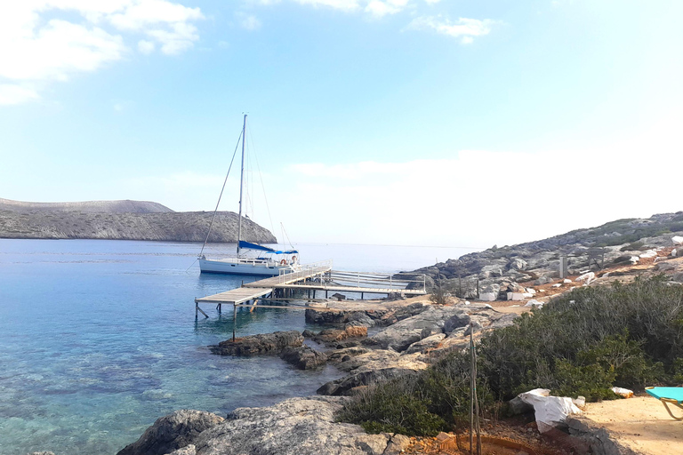 Heraklion: Gita in barca a vela all&#039;isola di Dia con pranzo e nuotoGita mattutina dal porto di Heraklion (senza trasferimento)