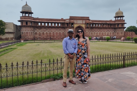 Z Bombaju: Taj Mahal – wycieczka po Agrze z wejściem i lunchemUsługa z Delhi: samochód + przewodnik + wejście + posiłki (bufet)