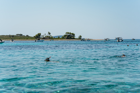 Spalato: Tour in motoscafo della Laguna Blu e delle 3 isole