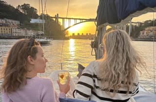 Porto: Privater Segeltörn für 2 Personen bei Sonnenuntergang mit Sekt und Blick auf den Douro