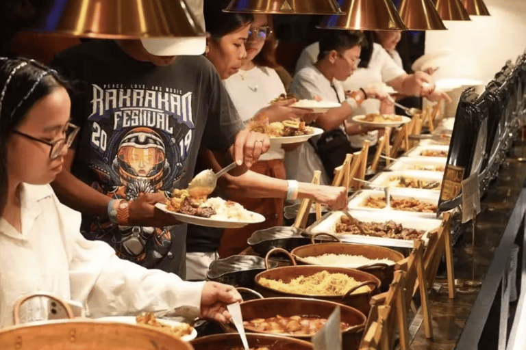 بوفيه بوراكاي ماندارين باي الدولي للولائم والموسيقى الحيةبوفيه عشاء مع ضلع ومأكولات بحرية وأطباق 