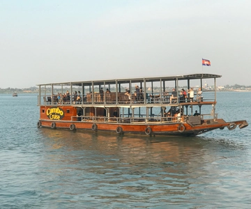Phnom Penh: Mekong Sunset Dinner Cruise with Live Music