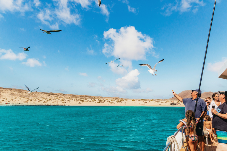 La Graciosa : Croisière sur l'île avec déjeuner et activités nautiquesLa Graciosa : croisière en catamaran de luxe et déjeuner