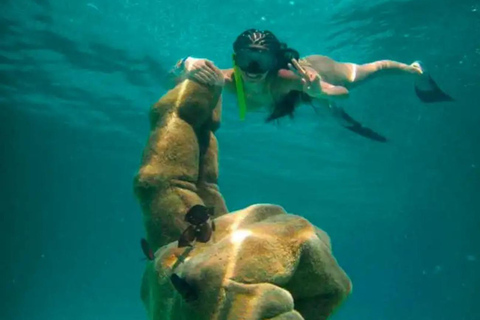 Isla Mujeres: Catamarán privado de medio día con snorkel