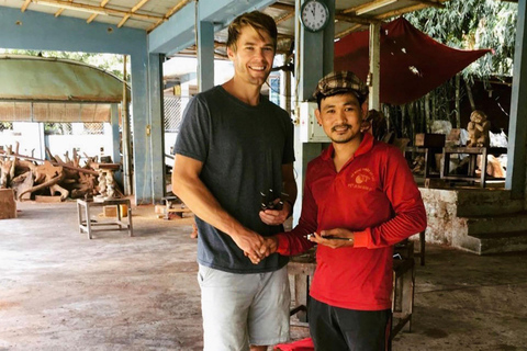 Hoi An: Clase de 3 horas de talla en madera con un artista local