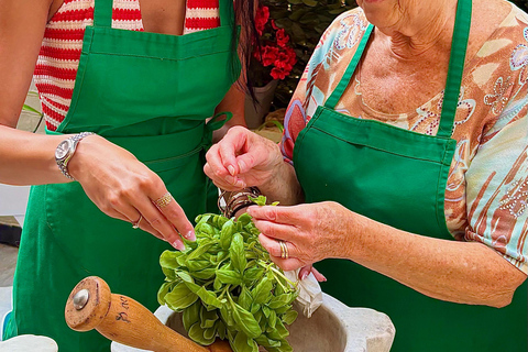 Cooking lesson: Genoese pesto made in a mortar with the World Champion Cooking class: Genovese pesto made in a mortar with the World Champion