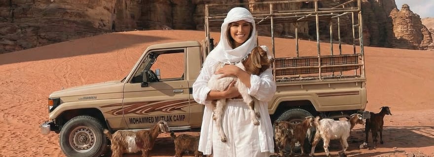 Wadi Rum : Journée complète en Jeep et nuit dans un camp bédouin
