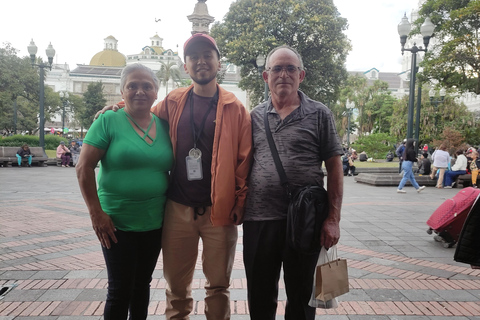 Centro Histórico de Quito: Un tour a pie cultural-gastro y de comprasQuito: Un tour a pie de exploración cultural y culinaria