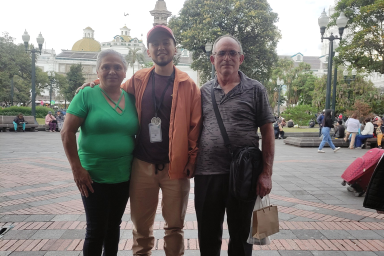 Centro Histórico de Quito: Un tour a pie cultural-gastro y de comprasQuito: Un tour a pie de exploración cultural y culinaria