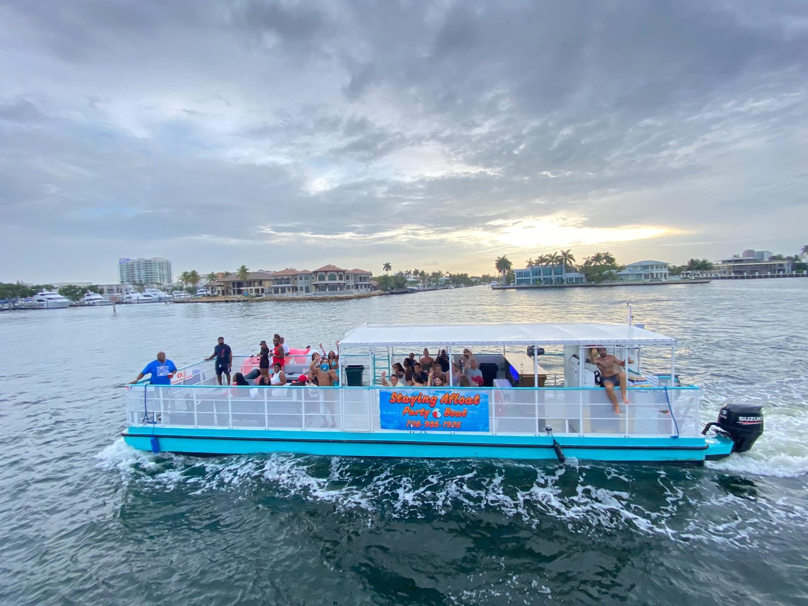Fort Lauderdale: Bootsfahrt mit Badestopp und Hüpfburgen
