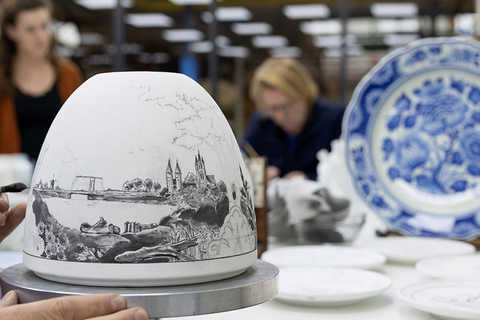 From Amsterdam: Keukenhof Gardens and Delft City Day Tour Private Tour 1 - 7 Persons