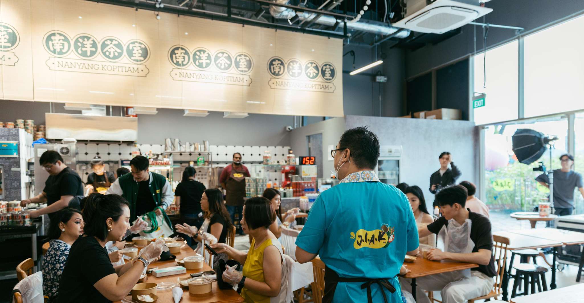 Singapore: JIAK 99 Guided Hawker Experience with Chef Table