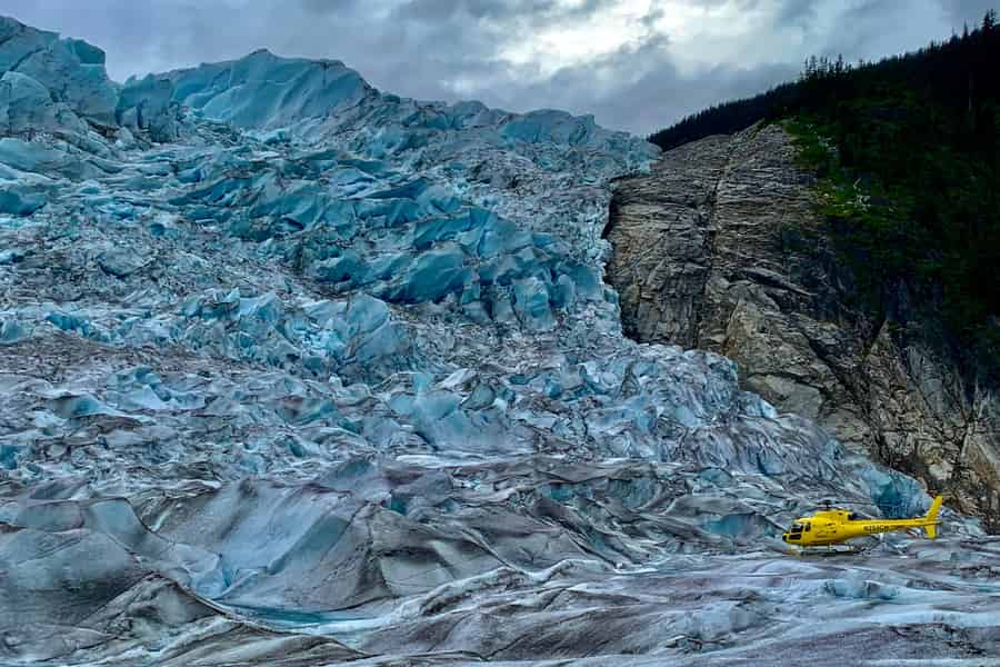 Juneau: Hundeschlittenfahrt und Helikopter-Tour mit Gletscherlandung. Foto: GetYourGuide
