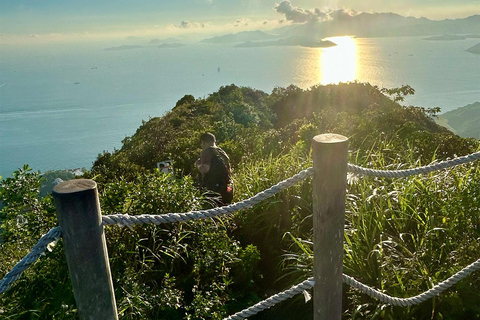 Hong Kong: 360 Panorama Sunset Hike to the Peak with Local Hong Kong: 360° Panorama Sunset Hike to the Peak with Local