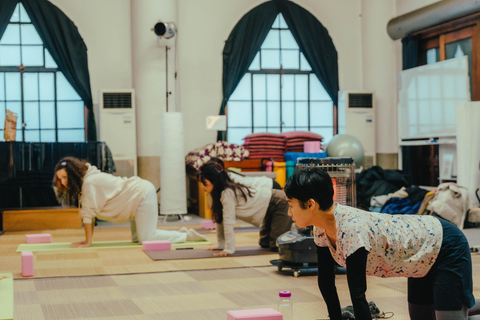 Kyoto: Yoga Session in a Japanese Temple with a Meal 2 yoga lesson + meal