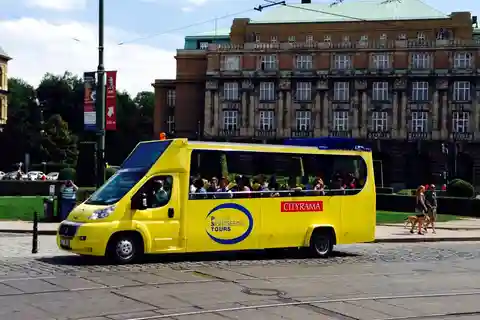 Short city tour by bus - 1 hour