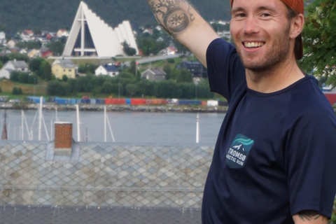 Tromsø: Small Group City Walk & Cinnamon Bun at Fint Café Tromsø: City Walk & Local Pastry Experience Winter26/27