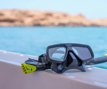 Daymaniat Journey with Snorkeling: Waterproof case Included