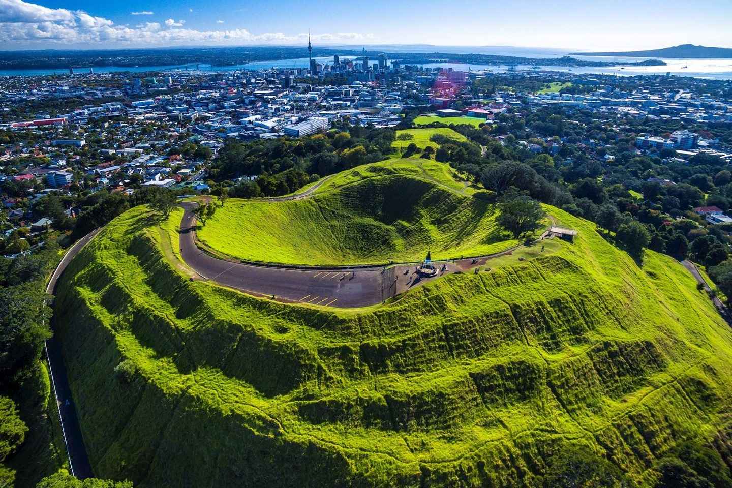 Auckland Highlights: Mt Eden, Botanical Garden & Piha Beach - Auckland Highlights: Mt Eden, Botanical Garden & Piha Beach