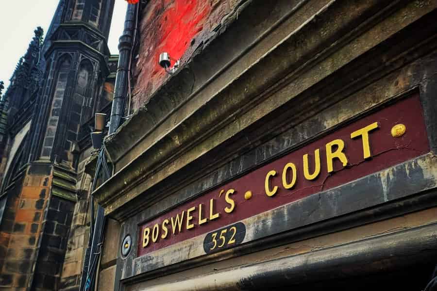 Tour durch die Gassen der Royal Mile in Edinburgh. Foto: GetYourGuide