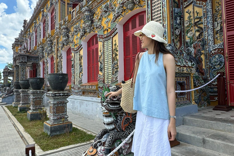 Desde Da Nang: Ciudad imperial de Hue con el paso o los túneles de Hai VanDesde Da Nang: Exploramos Hue Imperial con los túneles de Hai Van