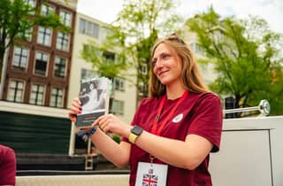 Amsterdam: Anne Frank Grachtenfahrt durch das Jüdische Viertel mit Getränk