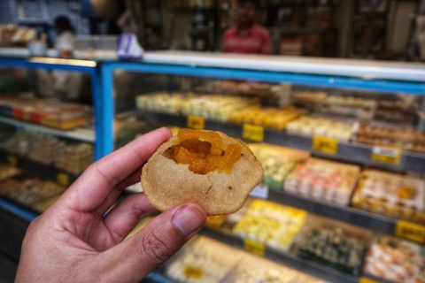 Old Agra: Street Food Tour z targiem przypraw na Tuk-Tuk