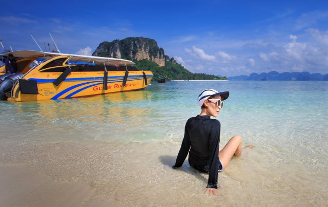 Visit Ao Nang 4 Islands Day Tour by Speedboat or Longtail Boat in Krabi