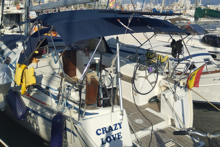 Maiorca: passeio de barco em Cala Vella com natação, comida e bebidasMaiorca: passeio de barco com natação, comida e bebidas
