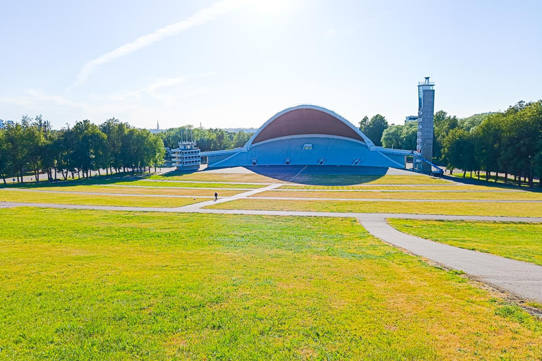 Passeio de carro de 2 horas por Tales of Tallinn