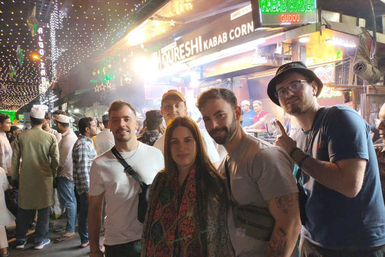 Mercado nocturno y comida callejera en Delhi (medio día, guiado por mujeres)Mercado de día y comida callejera en Delhi (medio día, guiado por mujeres)