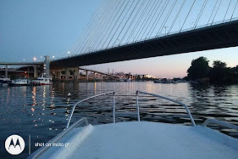 Belgrade: Private Sunset Boat Tour with Photography