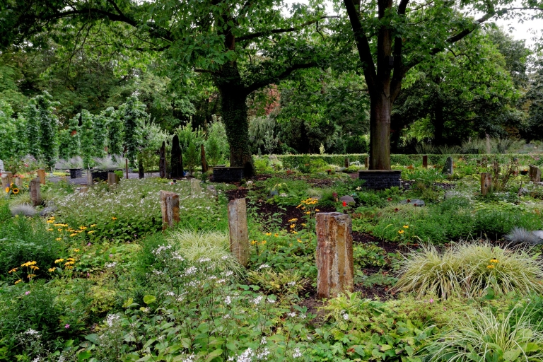 Colonia: Cementerio de Melaten con Visita Privada del Casco Antiguo