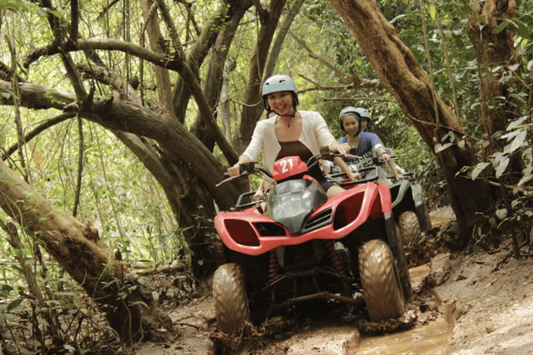 Uluwatu: Mud ATV Quad Bike Adventure Guided TourTandem-ATV-Fahrt mit Treffpunkt