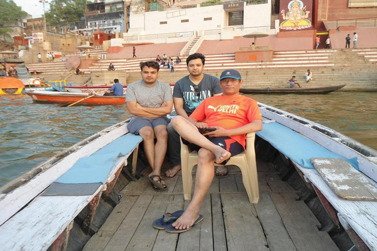 Varanasi : Tour en bateau de nuit, cérémonie d&#039;Aarati et dîner