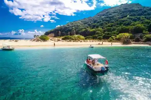 Agios Sostis harbour: Rent your own boat!