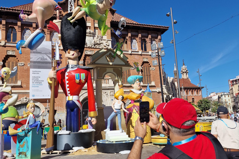 Valencia: Wandeltour van het Fallas FestivalFallas Festival Wandeltour