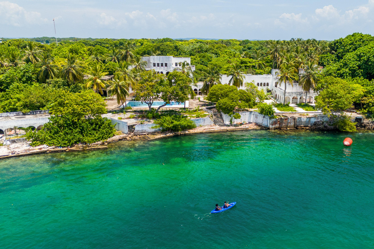 Cartagena: Rosario Islands by Catamaran with Snorkeling, Buffet, and Open Bar Rosario Islands by Catamaran with Snorkeling, Buffet, and Open Bar