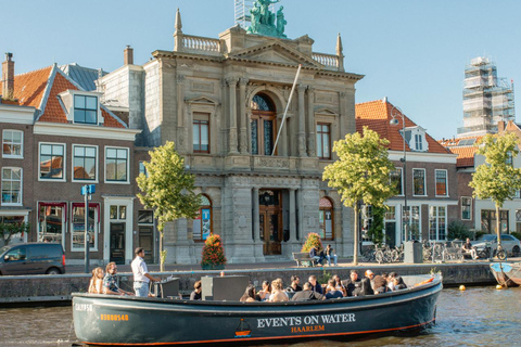 Haarlem: Sightseeing Boat Tour with Snacks and Drinks